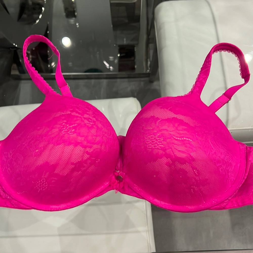 VICTORIA’S SECRET BODY BY VICTORIA PUSH UP BRA 38D